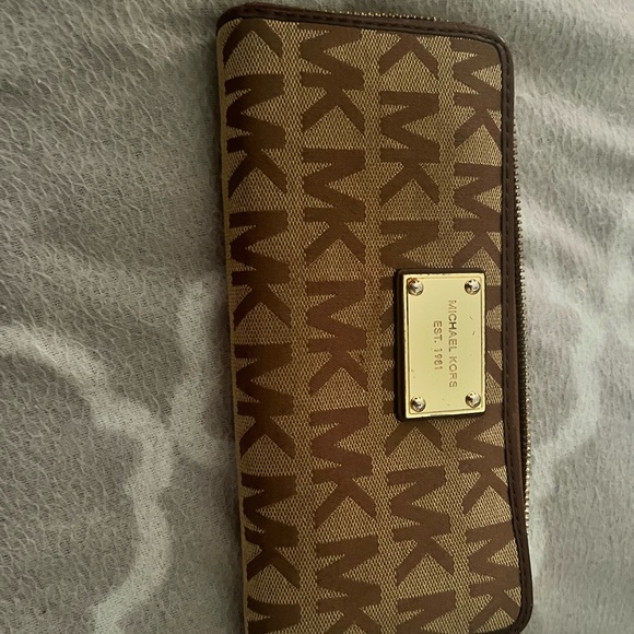 Michael Kors wallet in good condition - Picture 4 of 5